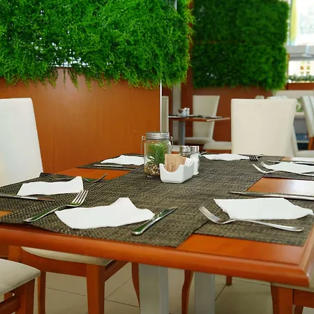 Sol Marina Palace (adults Only) ホテル 4*